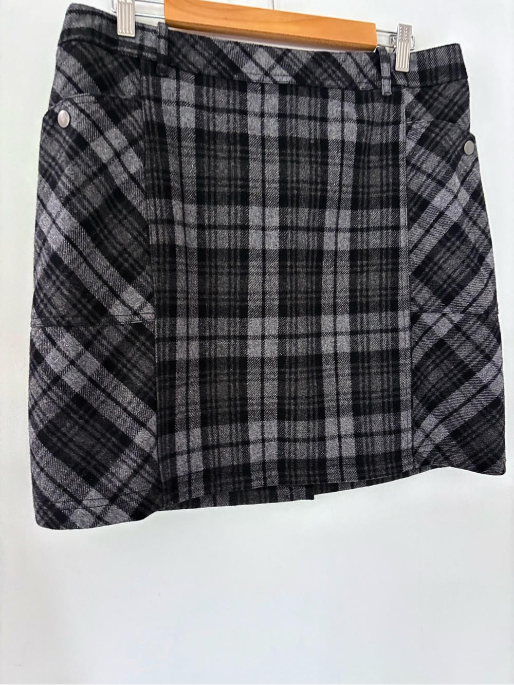 EDDIE BAUER 12 Wool Blend Gray Black Short Skirt Plaid Academia Preppy NWOT - Picture 11 of 12